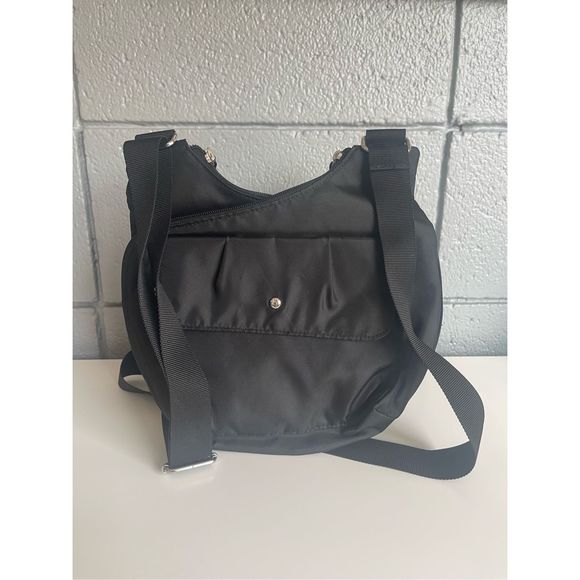 Baggallini Handbags - NWOT Baggallini RFID Cross City Bag in Black